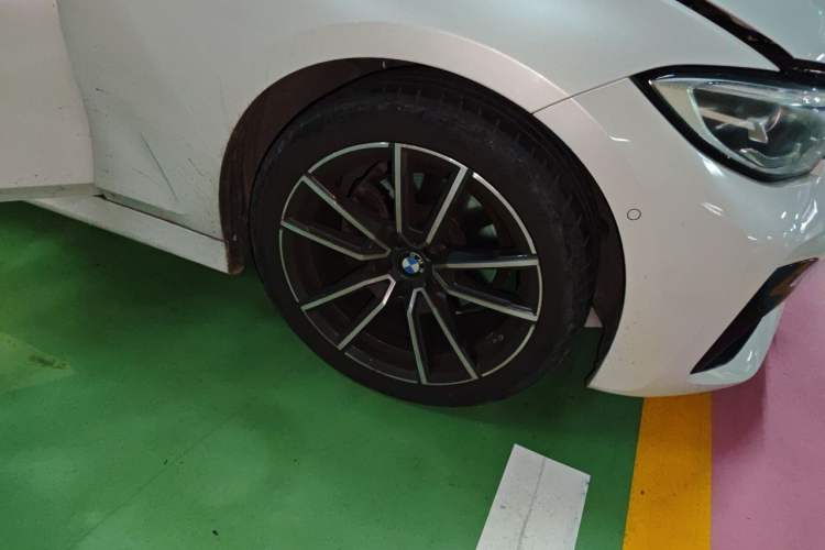 Used BMW 3 Series 2020 320Li M Sport Package Right Front Wheel Hub