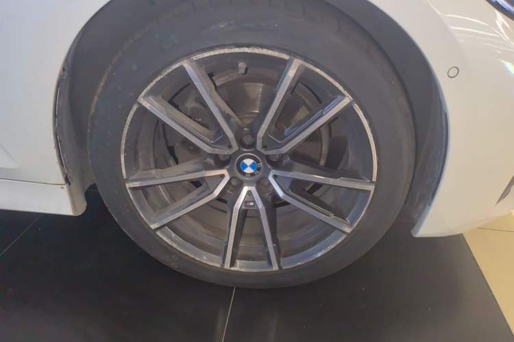 Used BMW 3 Series 2020 325Li M Sport Night Edition Package Right Front Wheel Hub