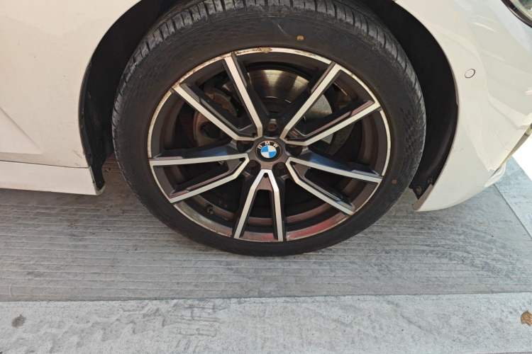 Used BMW 3 Series 2020 320Li M Sport Package Right Front Wheel Hub