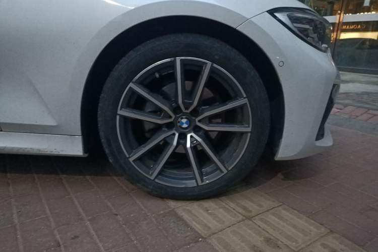 Used BMW 3 Series 2020 320Li M Sport Package Right Front Wheel Hub