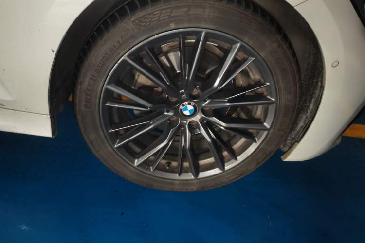 Used BMW 3 Series 2020 325i M Sport Night Edition package Right Front Wheel Hub
