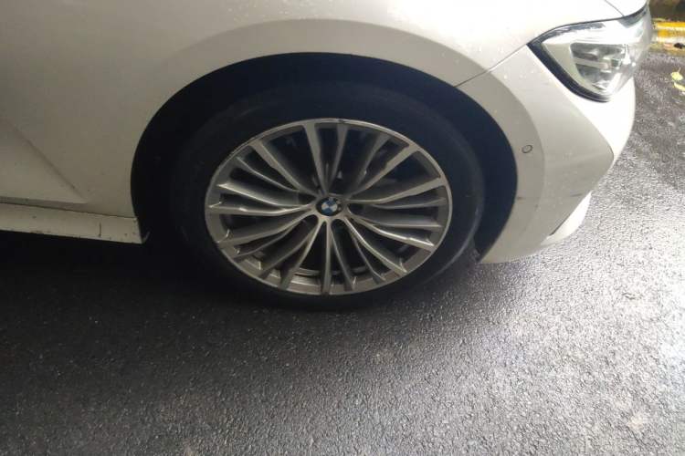 Used BMW 3 Series 2020 320i Sport Package Right Front Wheel Hub