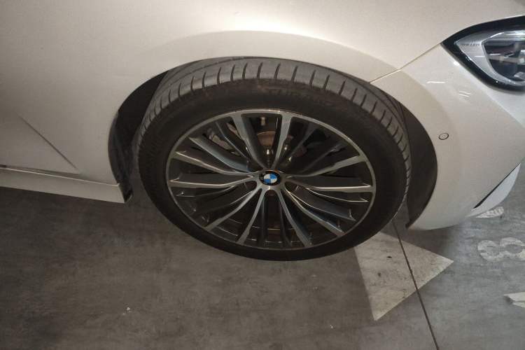 Used BMW 3 Series 2020 320i Sport Package Right Front Wheel Hub