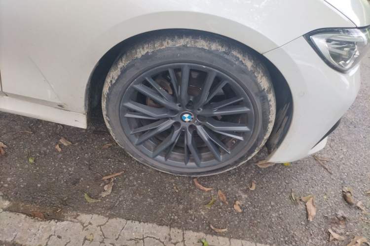 Used BMW 3 Series 2020 Restyled 325i M Sport Night Edition Package Right Front Wheel Hub