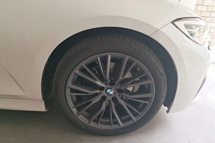 Used BMW 3 Series 2020 Restyled 325i M Sport Night Edition Package Right Front Wheel Hub