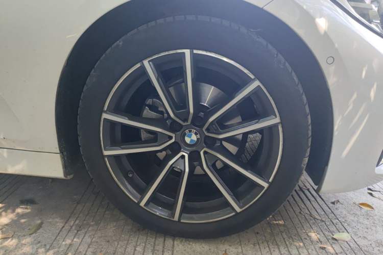 Used BMW 3 Series 2020 320Li M Sport Package Right Front Wheel Hub