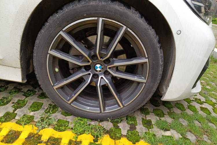 Used BMW 3 Series 2020 320Li M Sport Package Right Front Wheel Hub