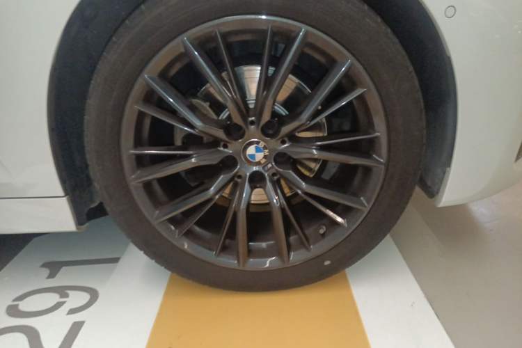 Used BMW 3 Series 2020 Facelifted 325Li M Sport Night Edition Package Right Front Wheel Hub