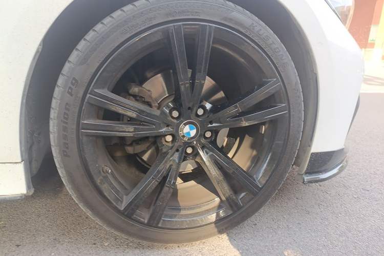 Used BMW 3 Series 2020 325Li M Sport Package Right Front Wheel Hub