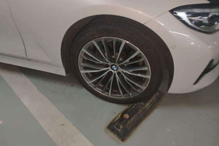 Used BMW 3 Series 2020 325Li First Edition Right Front Wheel Hub