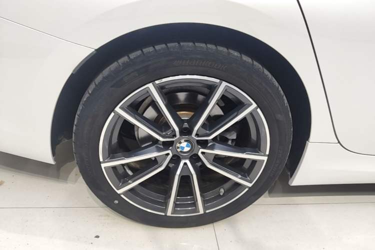 Used BMW 3 Series 2020 Restyled 325Li M Sport Package Right Rear Wheel Hub