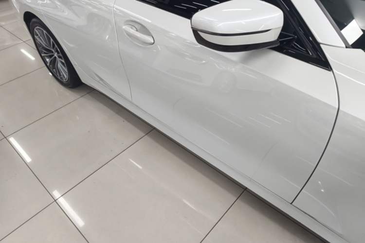 Used BMW 3 Series 2020 320i Sport Package Right Side Sill