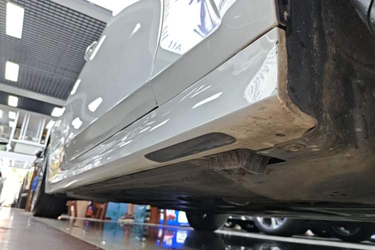 Used BMW 3 Series 2020 325Li First Edition Right Side Sill