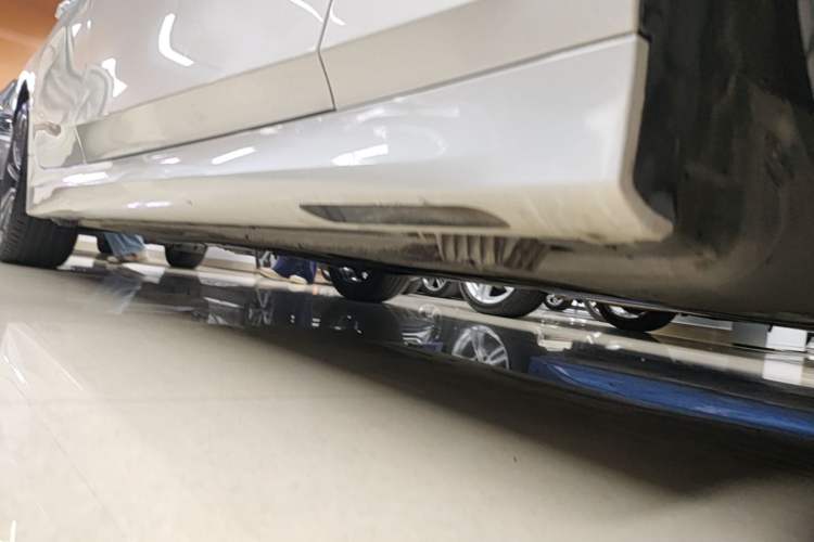 Used BMW 3 Series 2020 325Li xDrive M Sport Package Right Side Sill
