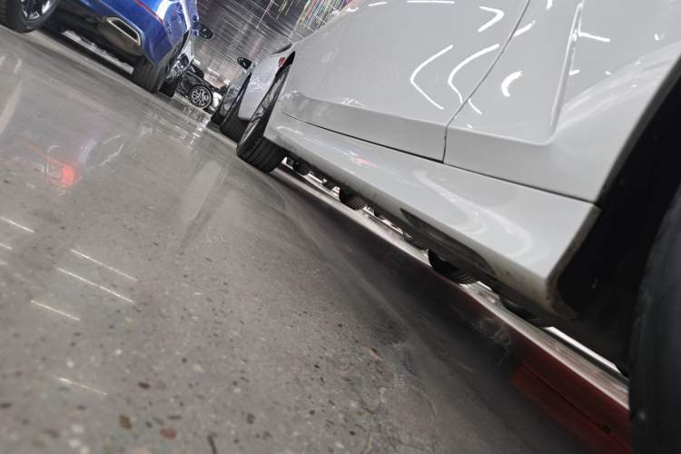 Used BMW 3 Series 2020 325Li First Edition Right Side Sill