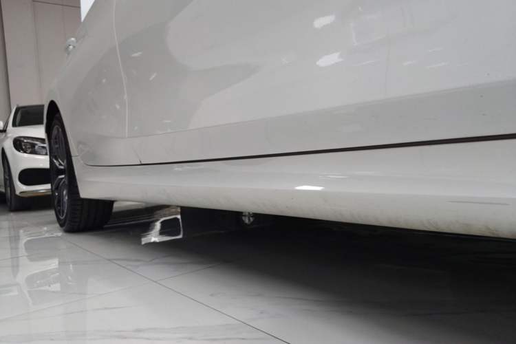 Used BMW 3 Series 2020 Restyled 325Li M Sport Package Right Side Sill