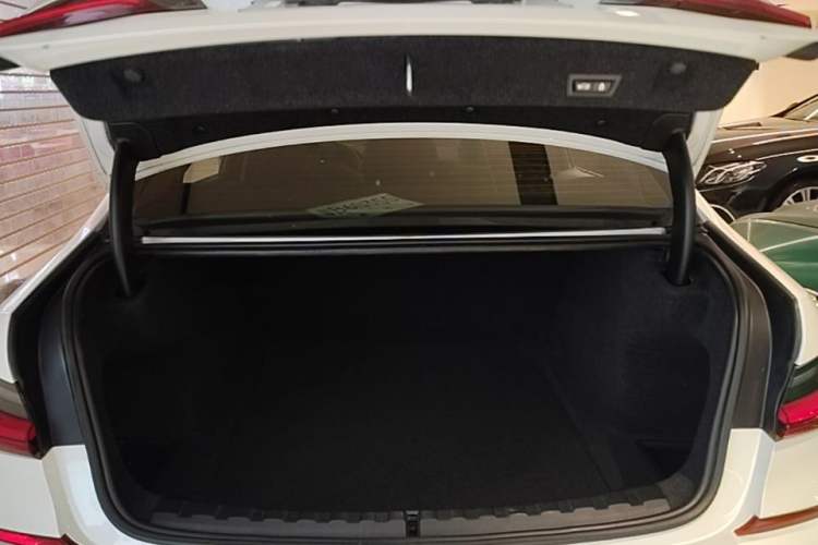 Used BMW 3 Series 2020 320Li M Sport Package Trunk