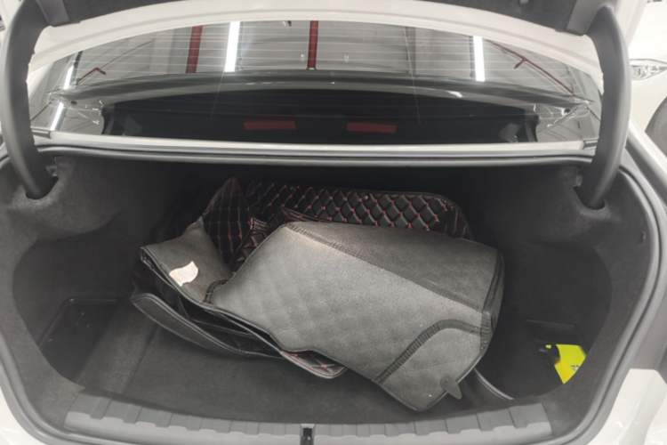 Used BMW 3 Series 2020 320i Sport Package Trunk