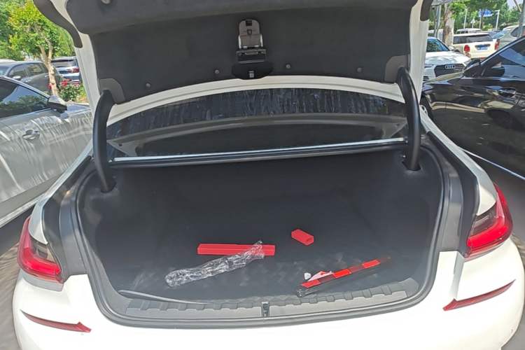 Used BMW 3 Series 2020 320Li M Sport Package Trunk