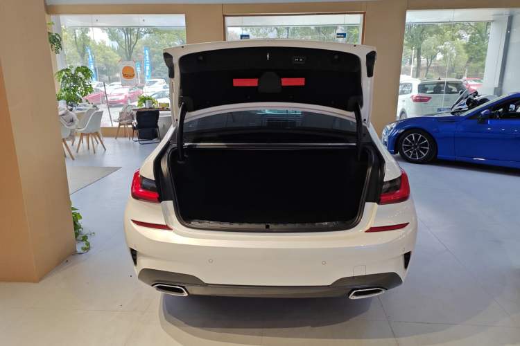 Used BMW 3 Series 2020 320Li M Sport Package Trunk