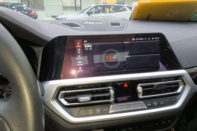 Used BMW 3 Series 2020 325Li First Edition Audio And AC Panel