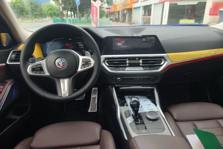 Used BMW 3 Series 2020 330i M Sport Night Edition Center Console