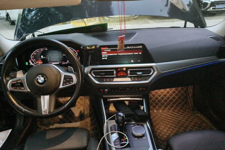 Used BMW 3 Series 2021 330i M Sport Night Edition Center Console