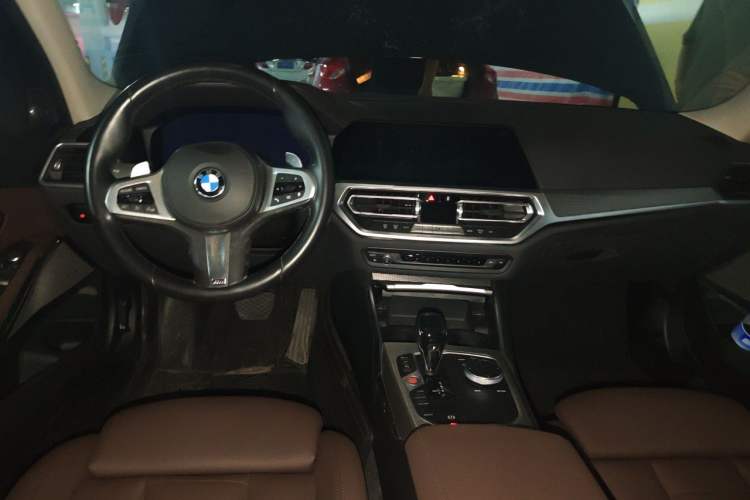 Used BMW 3 Series 2021 Restyled 325i M Sport Night Edition Package Center Console