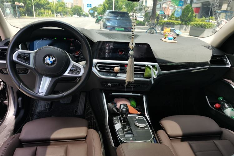 Used BMW 3 Series 2021 Second Facelift 320i Sport Package Center Console