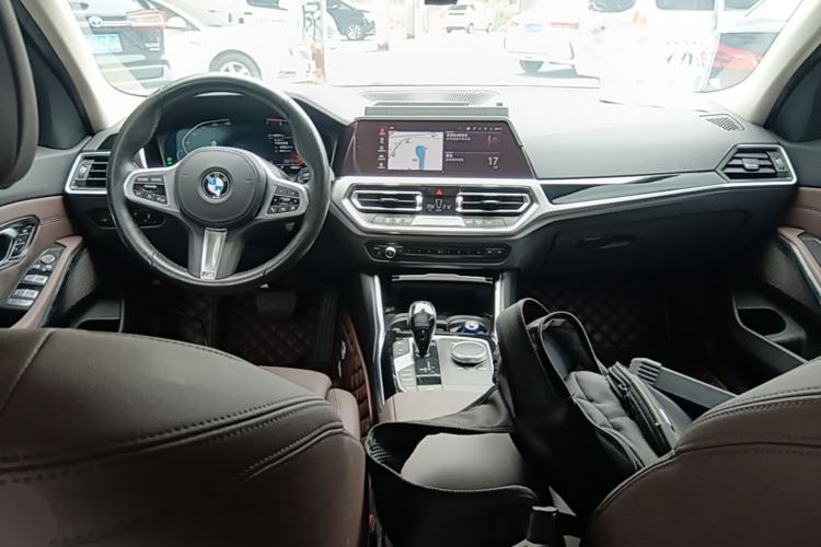 Used BMW 3 Series 2021 Facelifted 320Li M Sport Package Center Console