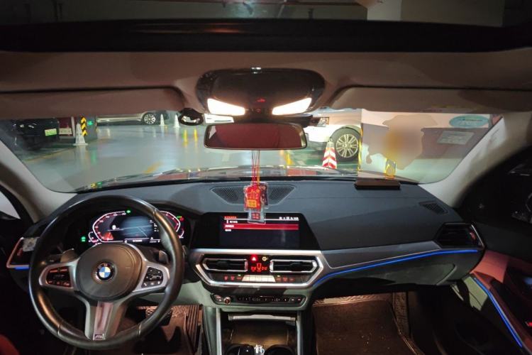 Used BMW 3 Series 2021 325i M Sport Night Edition package Center Console