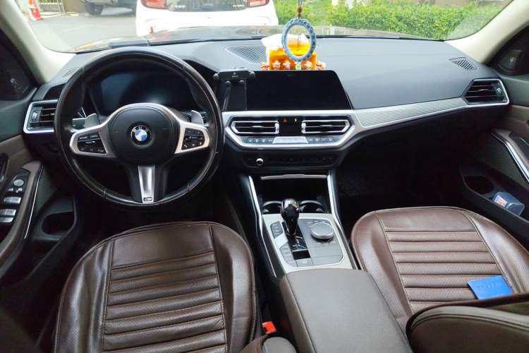 Used BMW 3 Series 2021 Facelifted 325Li M Sport Night Edition Package Center Console
