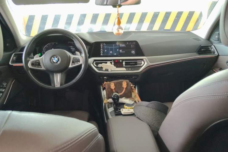 Used BMW 3 Series 2021 325i M Sport Night Edition package Center Console
