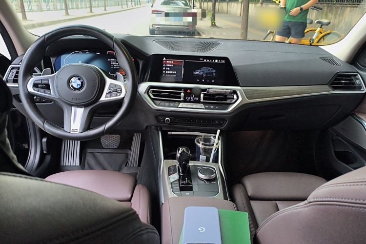 Used BMW 3 Series 2021 330i M Sport Night Edition Center Console