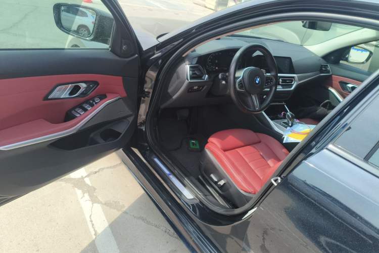 Used BMW 3 Series 2021 330i M Sport Night Edition Driver Seat