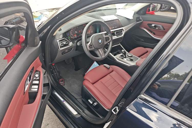 Used BMW 3 Series 2021 325i M Sport Night Edition package Driver Seat