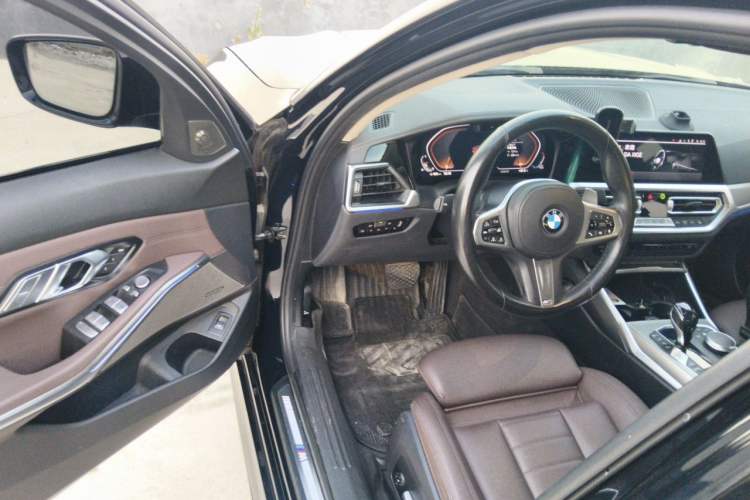 Used BMW 3 Series 2021 325i M Sport Night Edition package Driver Seat