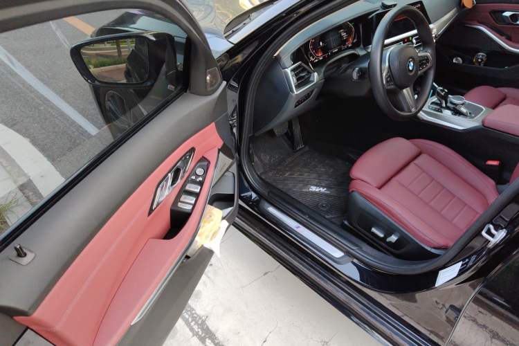 Used BMW 3 Series 2021 325i M Sport Night Edition package Driver Seat