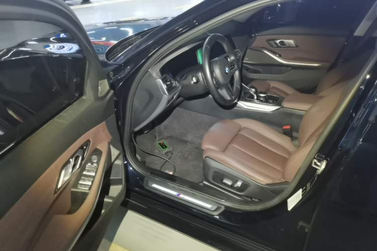 Used BMW 3 Series 2021 330i M Sport Night Edition Driver Seat