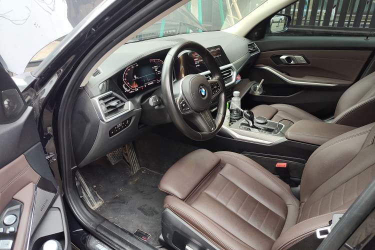 Used BMW 3 Series 2021 325i M Sport Night Edition package Driver Seat