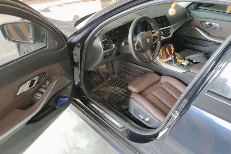 Used BMW 3 Series 2021 325i M Sport Night Edition package Driver Seat