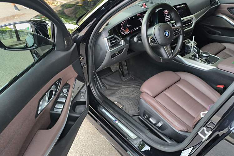 Used BMW 3 Series 2021 330i M Sport Night Edition Driver Seat