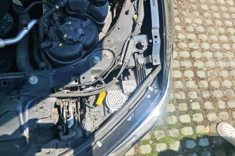 Used BMW 3 Series 2021 325Li M Sport Shadowline Package Engine Bay Left