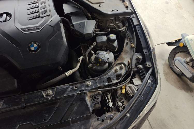 Used BMW 3 Series 2021 325i M Sport Night Edition package Engine Bay Left