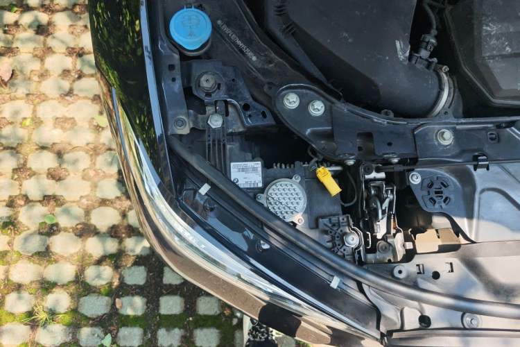 Used BMW 3 Series 2021 325Li M Sport Shadowline Package Engine Bay Right