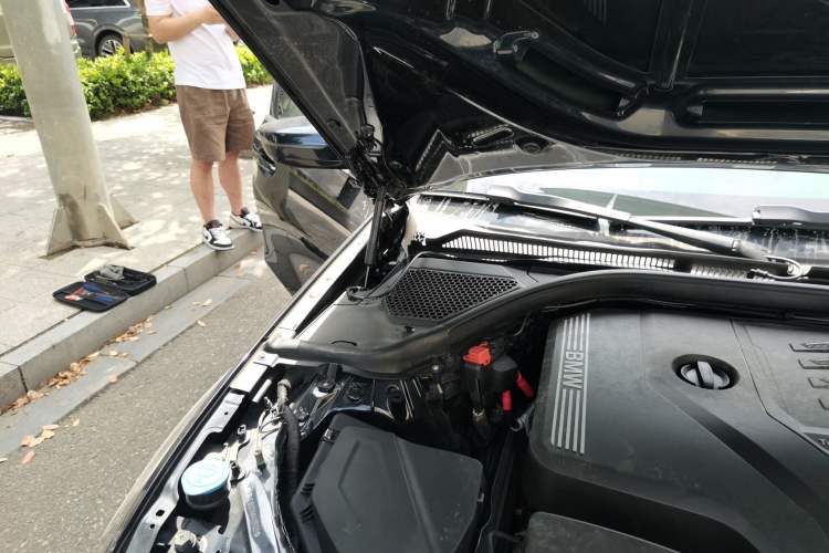 Used BMW 3 Series 2021 Second Facelift 320i Sport Package Engine Bay Right