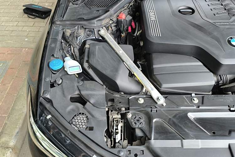 Used BMW 3 Series 2021 330i M Sport Night Edition Engine Bay Right