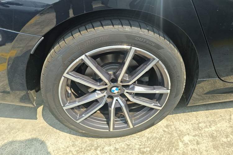 Used BMW 3 Series 2021 320Li M Sport Package Exterior 3