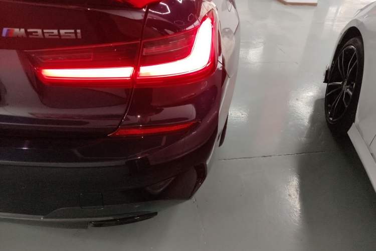 Used BMW 3 Series 2021 325i M Sport Package Exterior 3