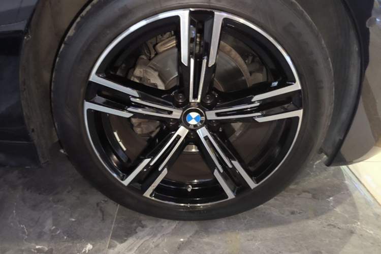 Used BMW 3 Series 2021 Second Facelift 325i M Sport Package Exterior 4